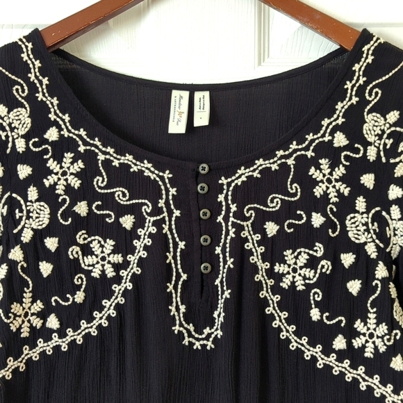 Meadow Rue by Anthropologie Boho Embroidered Flared Sleeve Blouse Black Cream S - Picture 2 of 12